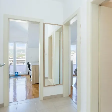 With A Parking Space Split - 21756 Appartement